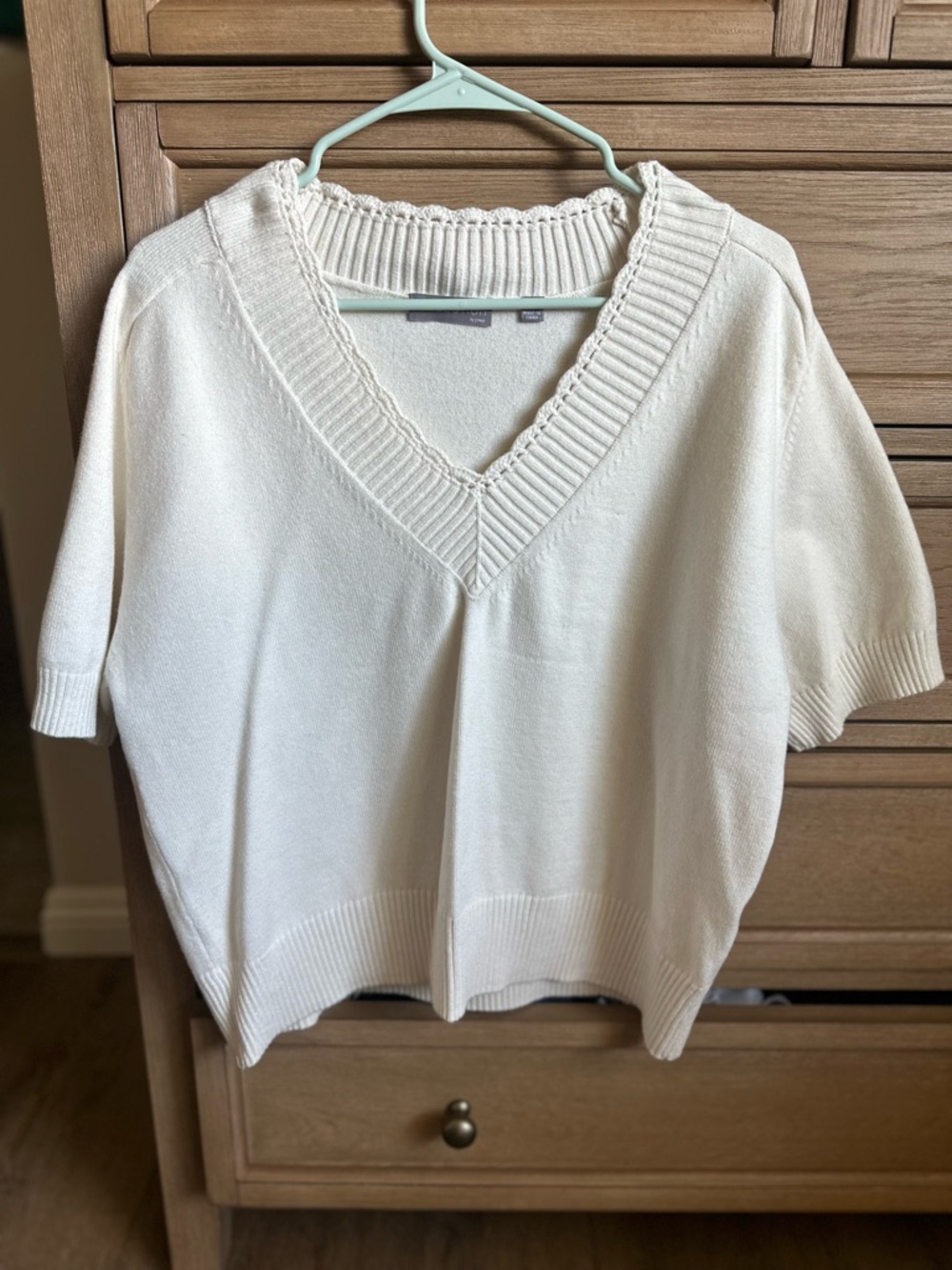Women's Cream V-Neck Short Sleeve Sweater